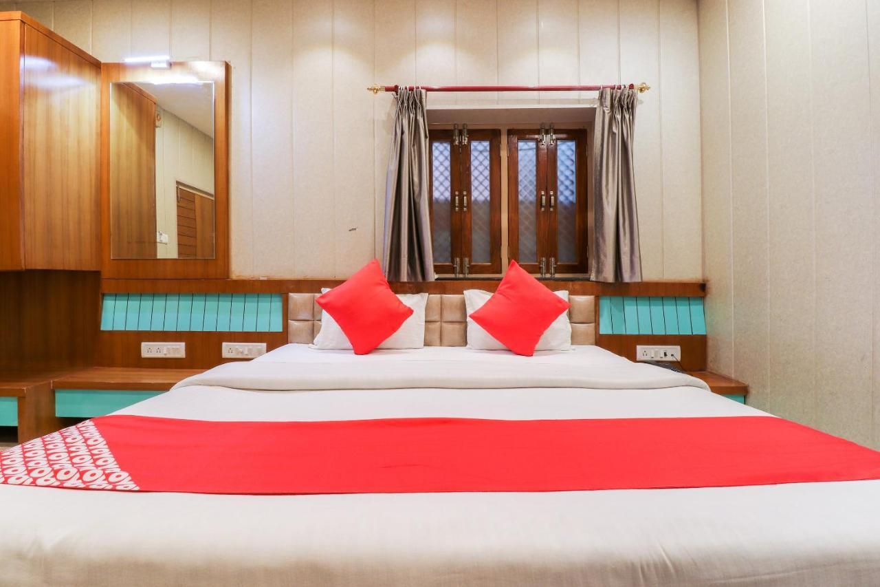Oyo 26781 Hotel Raghupati Ayodhya ภายนอก รูปภาพ