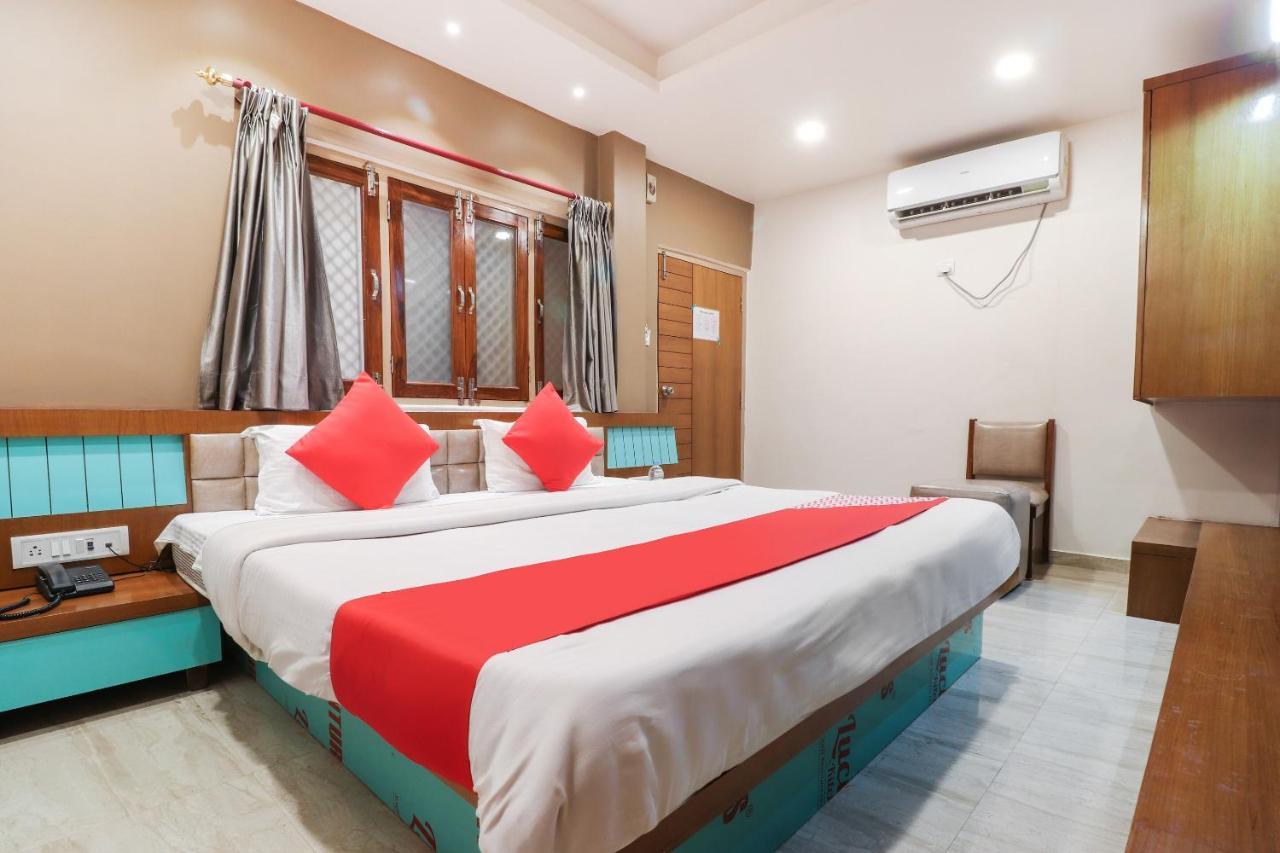Oyo 26781 Hotel Raghupati Ayodhya ภายนอก รูปภาพ