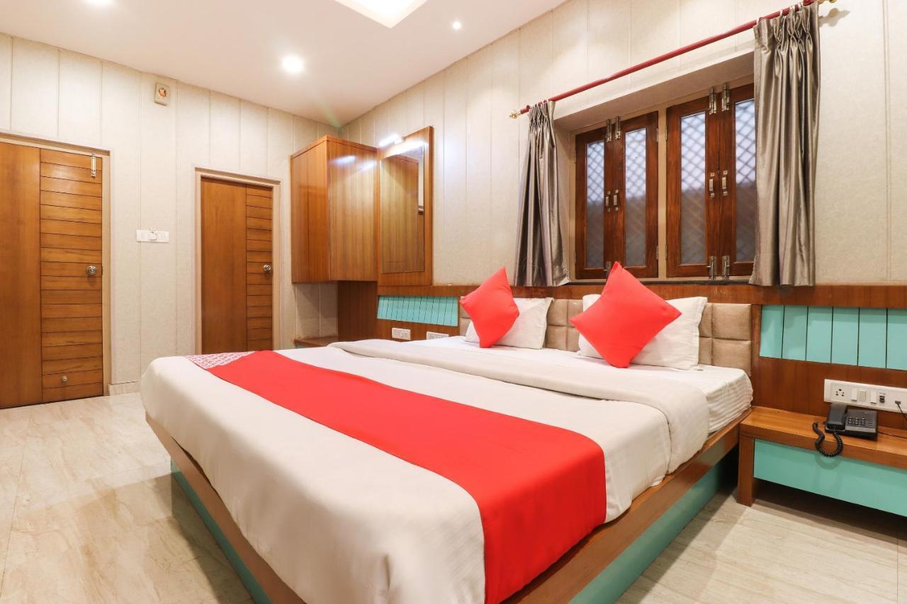 Oyo 26781 Hotel Raghupati Ayodhya ภายนอก รูปภาพ